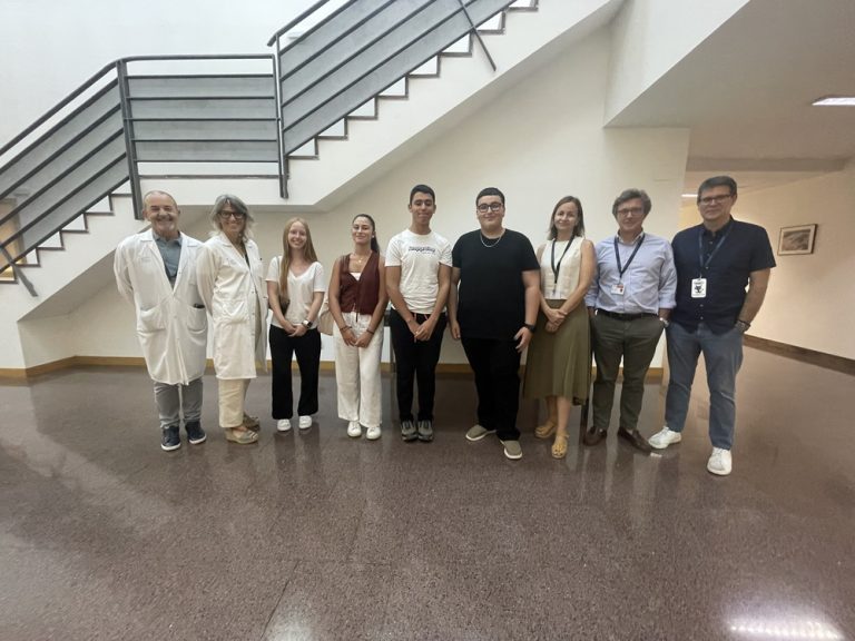 Son Llàtzer acoge a ocho jóvenes de Calvià para despertar vocaciones sanitarias