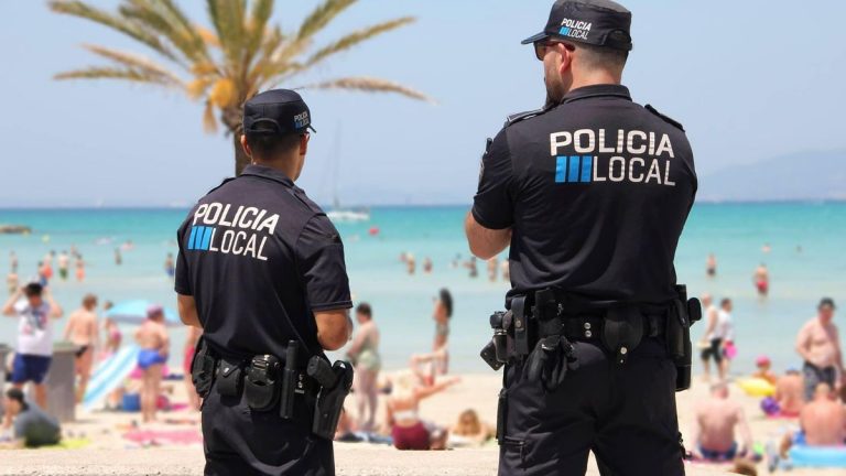 Llucmajor activa un dispositivo especial de seguridad por la llegada de los viajes de estudios a s’Arenal