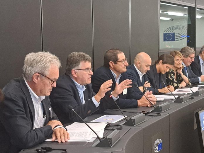 Govern y sector pesquero balear se reúnen con el comisario europeo para reclamar una gestión más justa del Mediterráneo