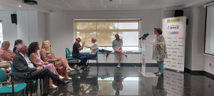 La Fundación ONCE atiende a 21 personas con sordoceguera gracias al concierto social del Govern