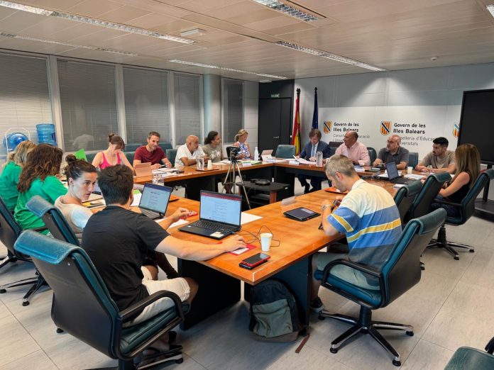 Educación recupera las licencias por estudios para docentes con una convocatoria de hasta 22 plazas para el curso 2025-2026