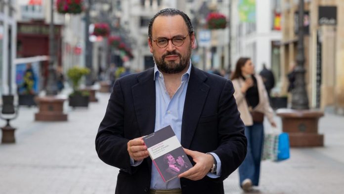Ignacio Peyró protagoniza una nueva conferencia del ciclo 'Biblioteca de Escritores' en Can Sales