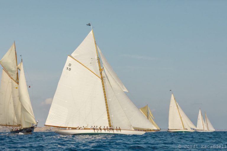 Cuatro colosos centenarios navegarán en la XXI Copa del Rey Repsol de Barcos de Época