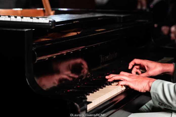 Concierto solidario de piano en el Real Club Náutico de Palma a beneficio de la Associació Balear de Parkinson