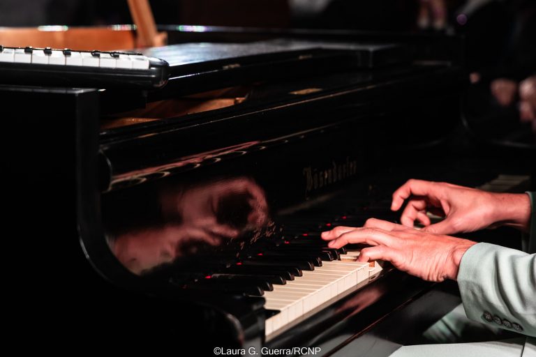 Concierto solidario de piano en el Real Club Náutico de Palma a beneficio de la Associació Balear de Parkinson