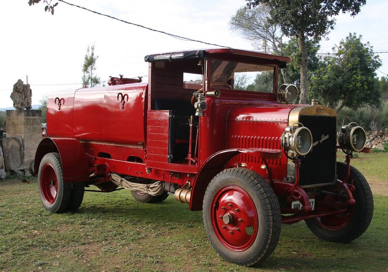 Palma adquiere el primer coche de bomberos de su historia: un Hispano Suiza Auto Tanc 40/50 de principios del siglo XX