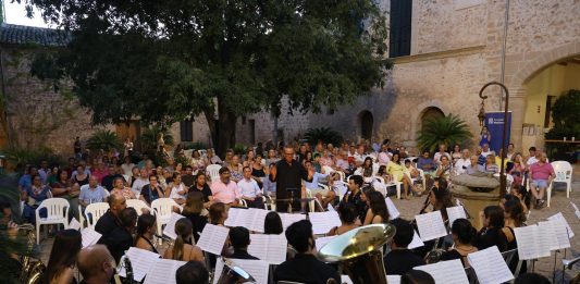 Raixa inaugura sus “Nits d’estiu” con la Banda Municipal de Música de Santanyí