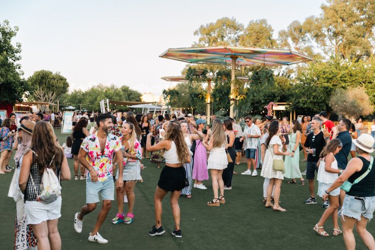 Ecléctica cuarta semana de Es Jardí 2025 con Trueno, Blue y el 27º aniversario de Garito