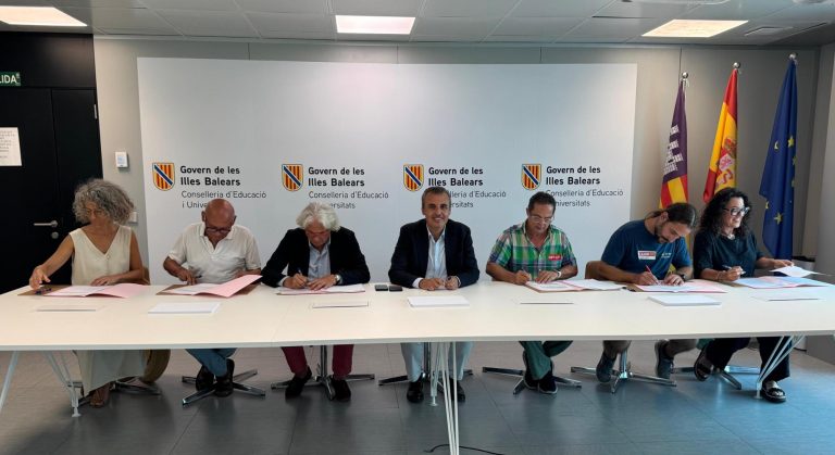 Educació celebra el acuerdo que mejora las condiciones salariales del personal de las escoletas de gestión indirecta