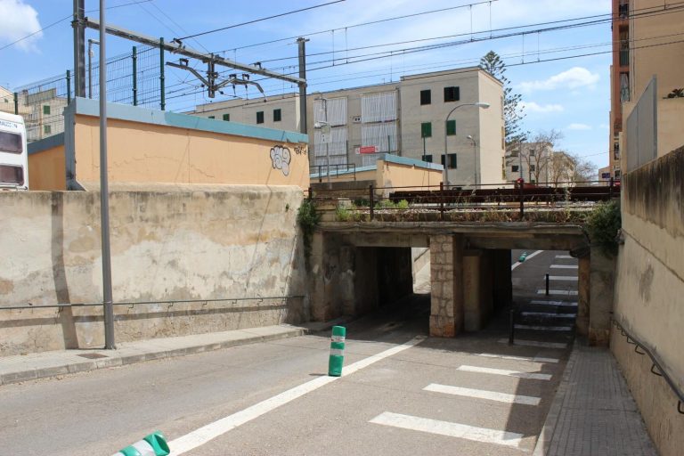 SFM inicia las obras de remodelación del paso elevado sobre la calle Greco en Verge de Lluc