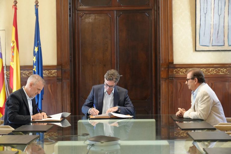 El Govern y la UIB firman un convenio para adherirse al polo de innovación Km 1070 y potenciar las tecnologías emergentes