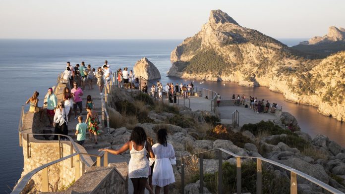 ABACTUR detecta una caída del 12 al 15% en visitantes a espacios turísticos durante el primer semestre del año