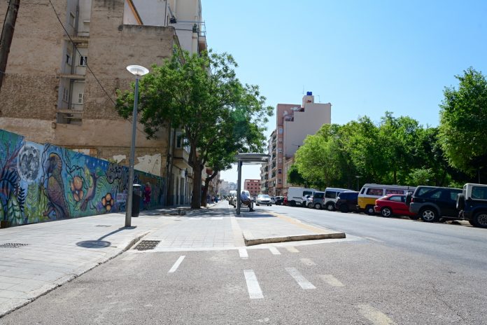 Completada la renovación de las aceras de la calle Pérez Galdós en Foners