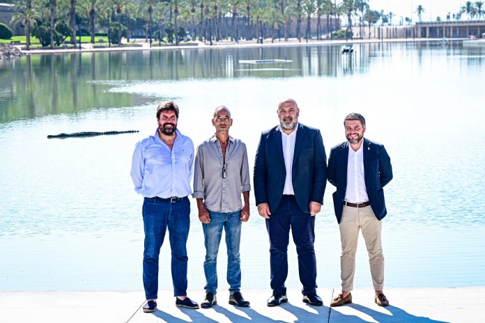 ‘El Drac de na Coca’ ya habita el lago del Parc de la Mar