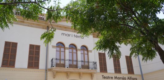 Se renueva la fachada del teatro municipal Maruja Alfaro-Mar i Terra