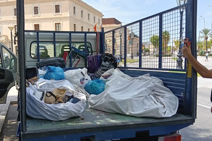 La Policía Local de Palma despliega un dispositivo especial contra la venta ambulante ilegal en el centro y la playa de Can Pere Antoni