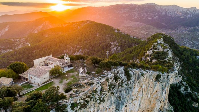 En marcha la primera excavación arqueológica en el Castillo de Alaró para preparar su restauración