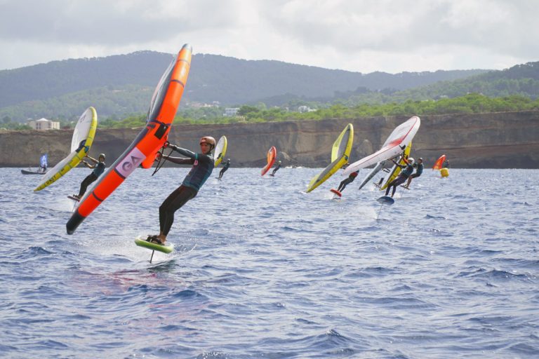 Ibiza Wingfoil Open: una regata a medida que lleva a los regatistas hasta el viento