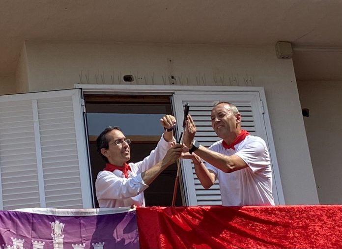 La Llar d’Ancians celebra sus particulares Sanfermines con chupinazo y gran participación