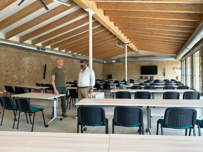 El refugio de Galatzó estrena una sala multifuncional para actividades culturales y medioambientales
