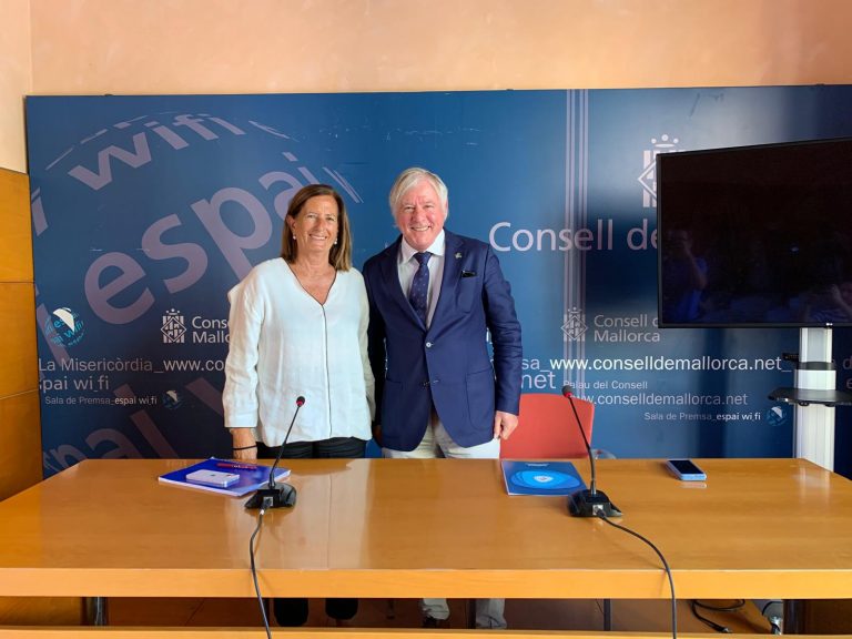 El centro de atención telefónica habilitado por Turismo atiende unas 1.500 llamadas mensuales desde su puesta en marcha