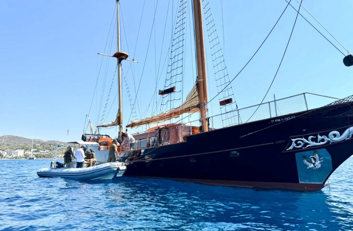 Despliegue del mayor operativo contra el fondeo ilegal sobre posidonia en la bahía de Talamanca