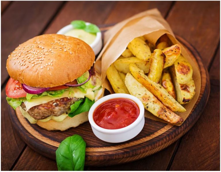 Salud recomienda consumir las hamburguesas bien hechas en verano para evitar toxiinfecciones alimentarias
