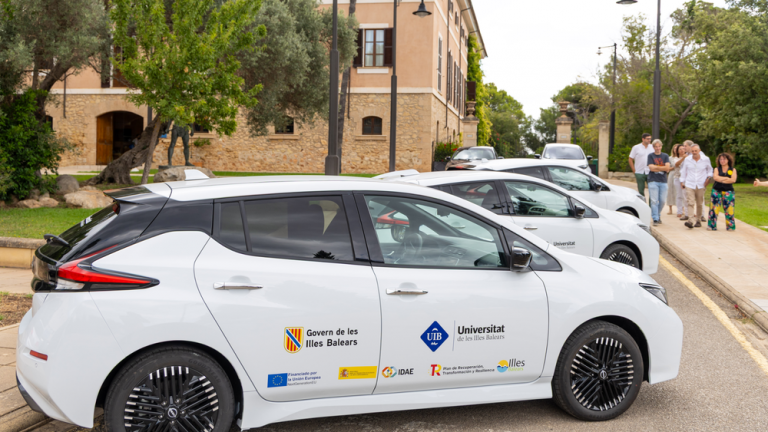 La UIB incorpora tres vehículos eléctricos con tecnología V2G para avanzar en la transición energética