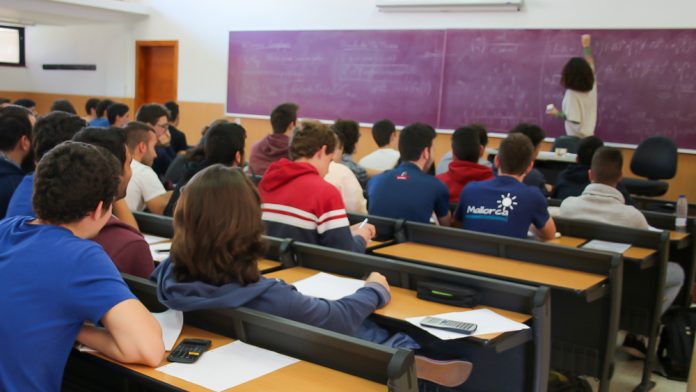 La Cátedra de la Insularidad de la UIB premia ocho trabajos de investigación sobre las Islas Baleares y otras islas europeas