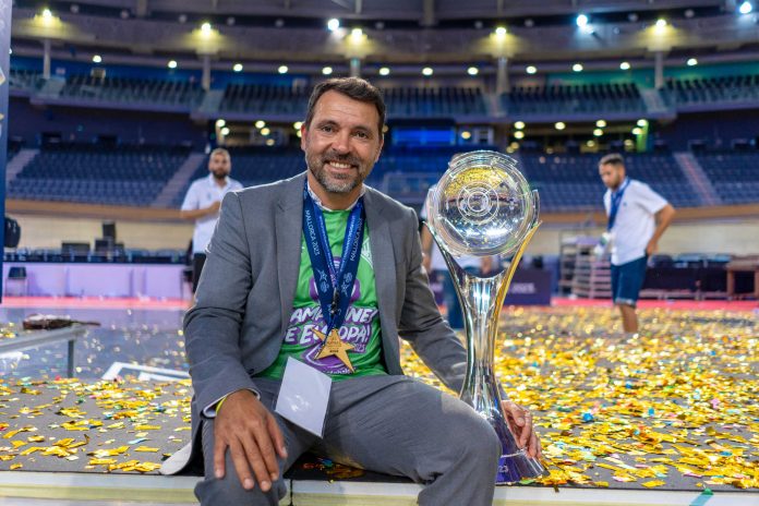 Ciclo divulgativo sobre deporte y salud mental con José Tirado como protagonista de una mesa redonda