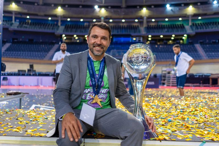 Ciclo divulgativo sobre deporte y salud mental con José Tirado como protagonista de una mesa redonda