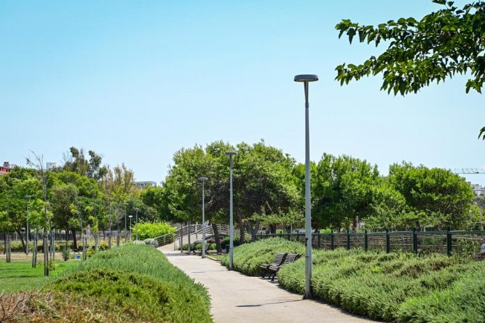 Se renueva el alumbrado del parque Joaquim Fuster en Platja de Palma