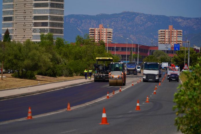 El área de Infraestructures renueva esta semana el asfalto del Camí Vell de Bunyola