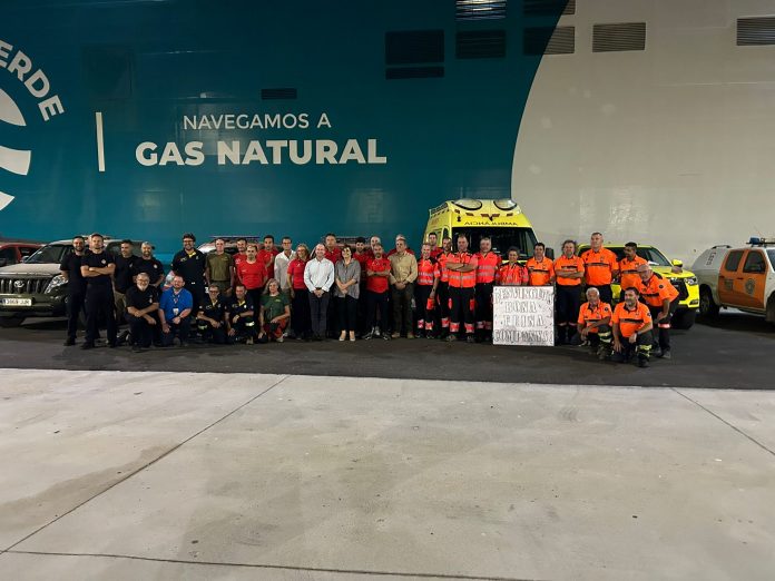 Recibimiento a los bomberos de Palma que participaron en la extinción de incendios en Castilla y León