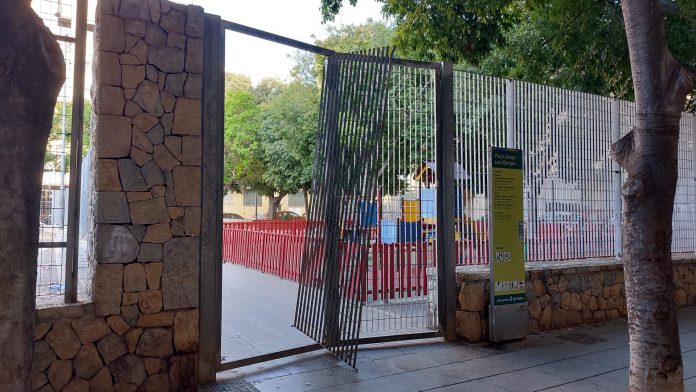 Vecinos de Pere Garau denuncian nuevos actos vandálicos en el parque infantil Jorge Luis Borges