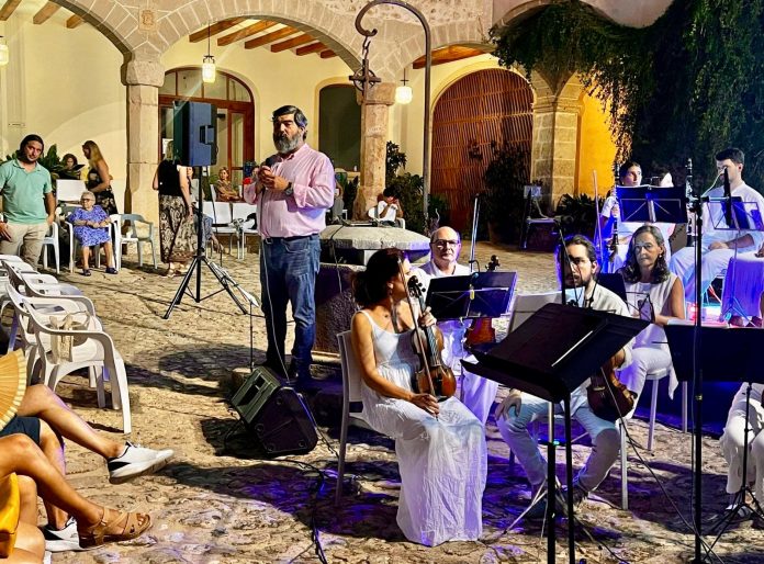 La Jove Orquestra Simfònica de Marratxí cierra con éxito el ciclo «Nits d’estiu» en Raixa