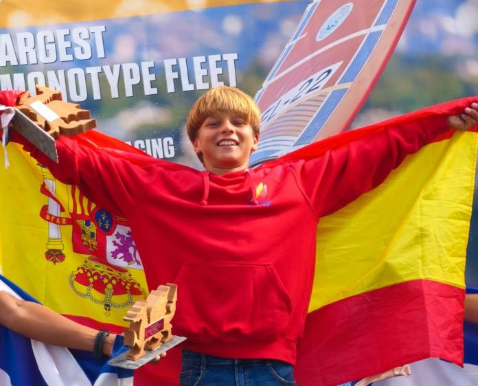 Joshua Castro, bicampeón mundial de Techno 293 con solo 15 años