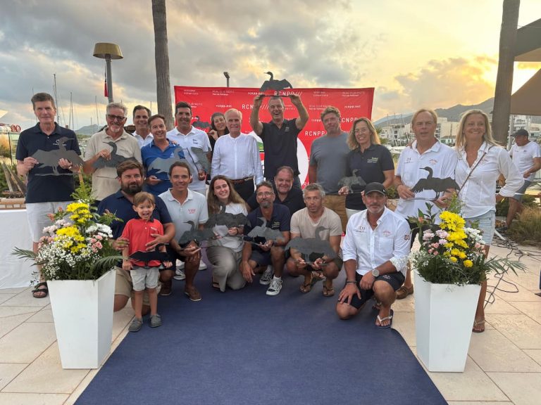 El Trofeo Cormorán corona a sus vencedores en una regata final histórica