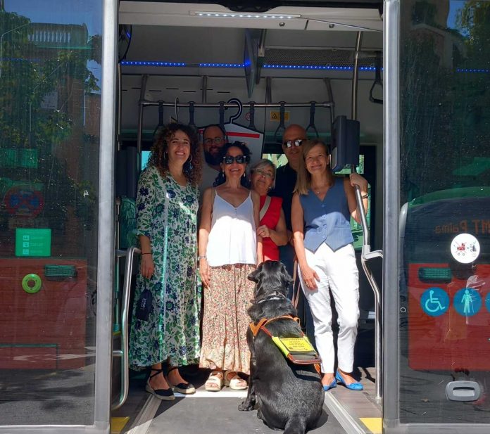 Nuevo sistema de megafonía en los buses TIB para personas con discapacidad visual