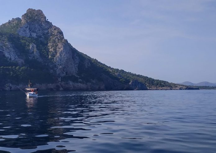 El Govern abre expediente sancionador a una embarcación profesional por pescar dentro de la Reserva Marina del Levante de Mallorca