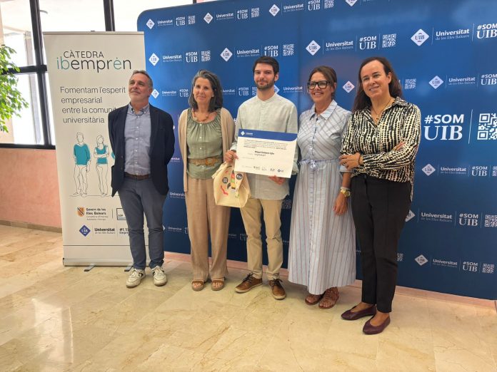 Una agencia de viajes con inteligencia artificial gana los primeros Premios Jóvenes Emprendedores Universitarios de la UIB