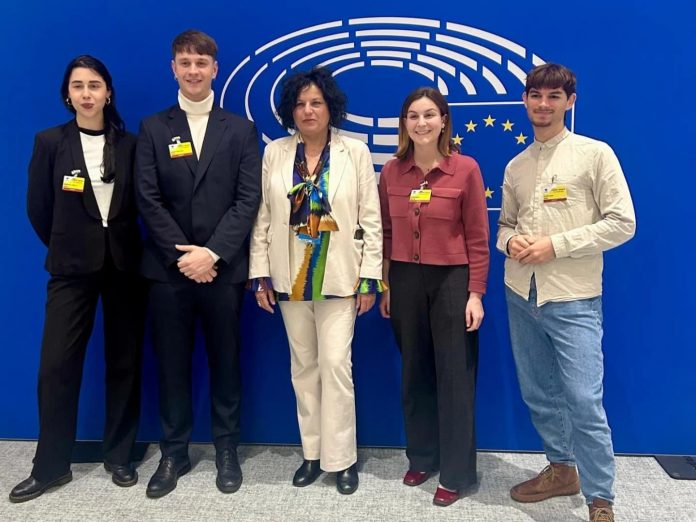 Convocadas cuatro becas formativas en materia de Unión Europea para titulados universitarios