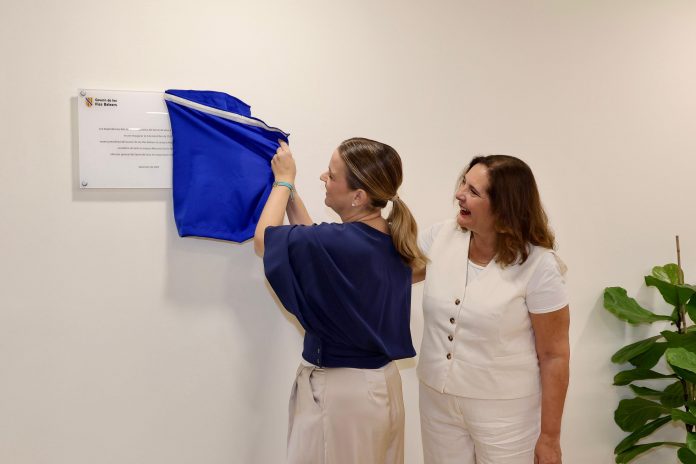 La presidenta del Govern inaugura la nueva sede del Servicio de Salud en el edificio del Carmen