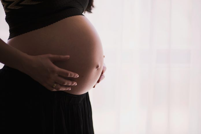 Salud alerta de que el consumo de alcohol en el embarazo puede provocar el trastorno del espectro alcohólico fetal