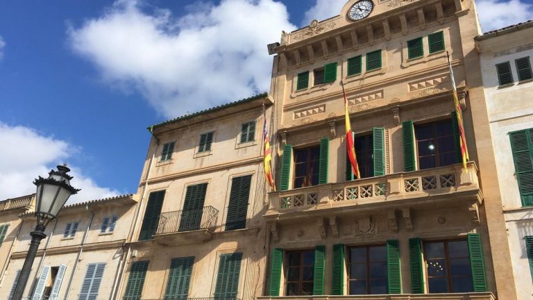 Llucmajor aprueba los reglamentos de Teleasistencia y Comida a Domicilio para reforzar la atención social