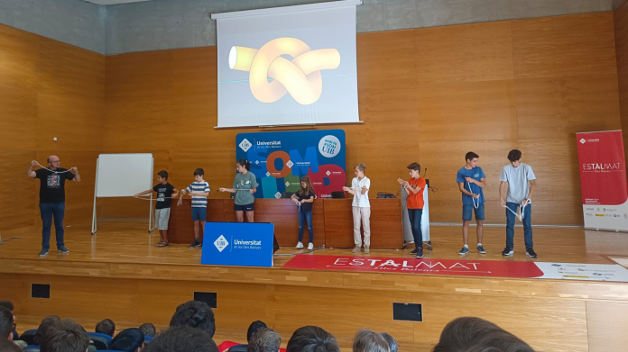 ESTALMAT-Illes Balears inaugura su décima edición con una conferencia sobre la armonía de la física