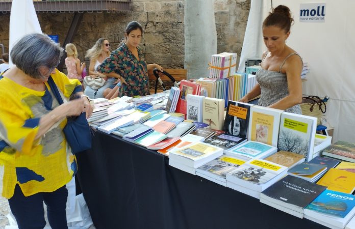 Nova Editorial Moll presenta novedades de narrativa, poesía e historia en las Semanas del Libro en Catalán de Palma y Barcelona