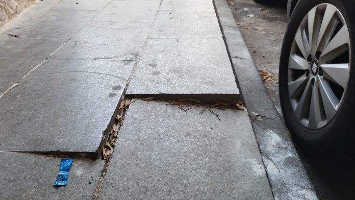 La Antena Pere Garau canaliza 110 incidencias por el mal estado de las aceras en el barrio
