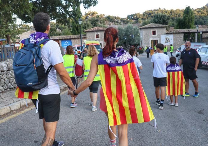 Miles de caminantes llegan a Lluc en la primera Pujada a Peu organizada por el Consell de Mallorca
