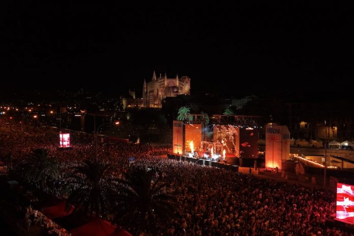 PATRONA hace historia en el Paseo Marítimo y se consolida como el evento revelación de las fiestas de la Mare de Déu de la Salut